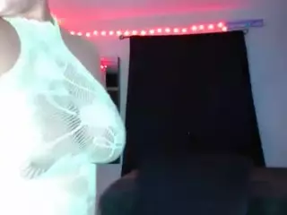 CINNAMON B.'s Live Sex Cam Show