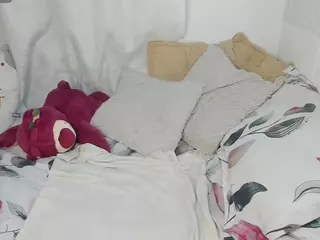hallestrawberry's Live Sex Cam Show