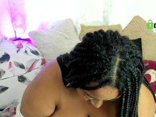 Live cam show with hallestrawberry