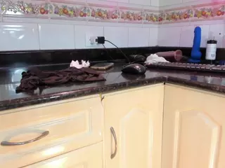 kloeass's Live Sex Cam Show