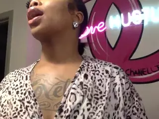 Chanellipsx's Live Sex Cam Show