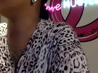 Chanellipsx's Live Sex Cam Show
