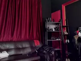 Mistresspuffyllove's Live Sex Cam Show