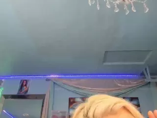 adrianna777's Live Sex Cam Show