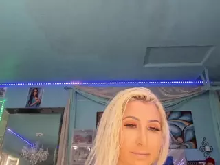 adrianna777's Live Sex Cam Show
