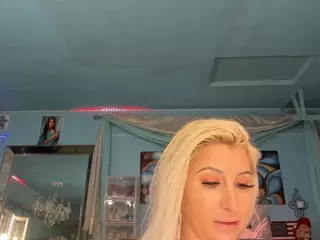 adrianna777's Live Sex Cam Show