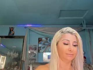 adrianna777's Live Sex Cam Show