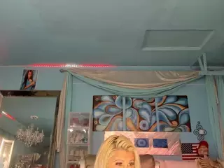 adrianna777's Live Sex Cam Show