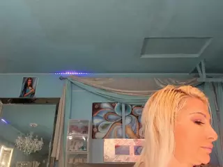 adrianna777's Live Sex Cam Show