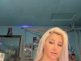 adrianna777's Live Sex Cam Show