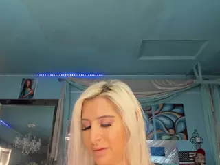 adrianna777's Live Sex Cam Show