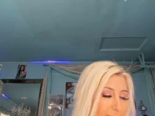 adrianna777's Live Sex Cam Show