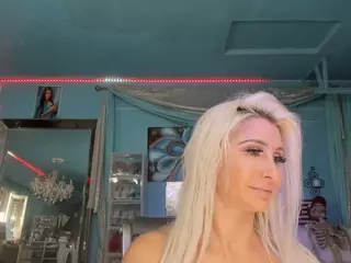 adrianna777's Live Sex Cam Show