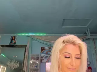 adrianna777's Live Sex Cam Show