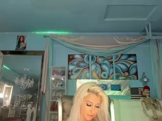 adrianna777's Live Sex Cam Show