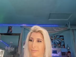 adrianna777's Live Sex Cam Show