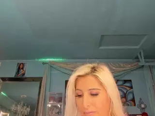 adrianna777's Live Sex Cam Show