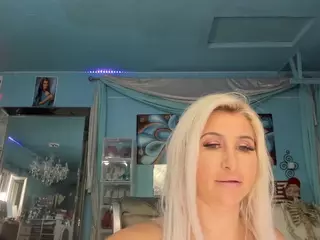 adrianna777's Live Sex Cam Show