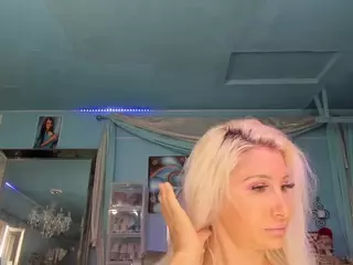 adrianna777's Live Sex Cam Show
