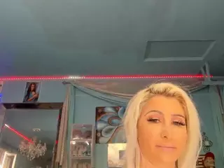 adrianna777's Live Sex Cam Show