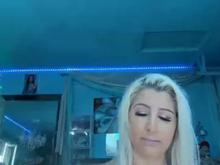 adrianna777's Live Sex Cam Show