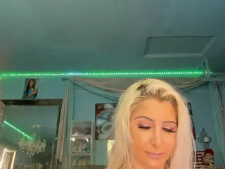 adrianna777's Live Sex Cam Show