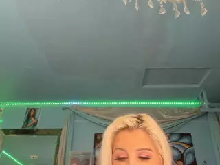 adrianna777's Live Sex Cam Show