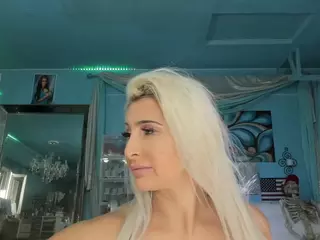 adrianna777's Live Sex Cam Show