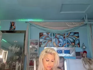 adrianna777's Live Sex Cam Show