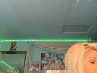adrianna777's Live Sex Cam Show