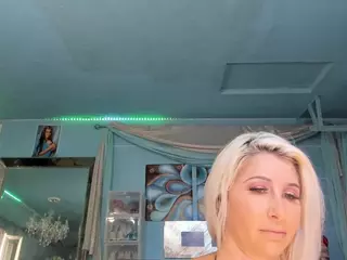 adrianna777's Live Sex Cam Show