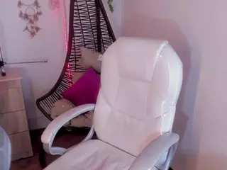 ivynaugthyqueen's Live Sex Cam Show