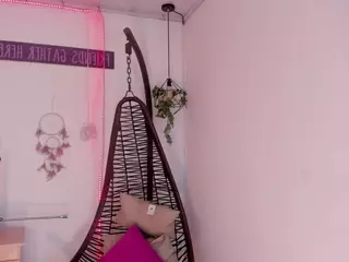 ivynaugthyqueen's Live Sex Cam Show
