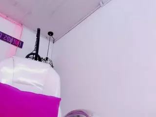 ivynaugthyqueen's Live Sex Cam Show