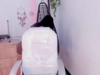 ivynaugthyqueen's Live Sex Cam Show