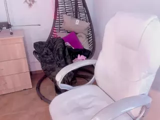 ivynaugthyqueen's Live Sex Cam Show