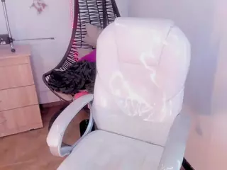 ivynaugthyqueen's Live Sex Cam Show