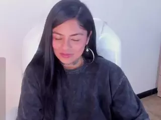 ivynaugthyqueen's Live Sex Cam Show