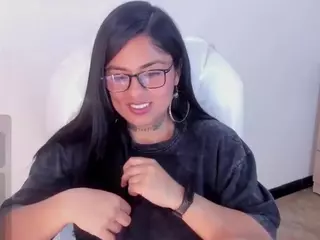 ivynaugthyqueen's Live Sex Cam Show