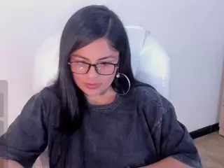 ivynaugthyqueen's Live Sex Cam Show