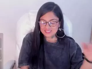 ivynaugthyqueen's Live Sex Cam Show