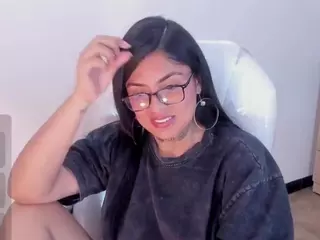 ivynaugthyqueen's Live Sex Cam Show