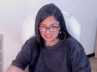 ivynaugthyqueen's Live Sex Cam Show