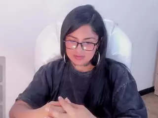 ivynaugthyqueen's Live Sex Cam Show