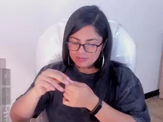 ivynaugthyqueen's Live Sex Cam Show