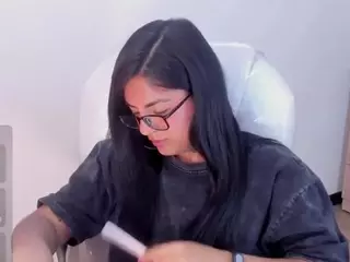 ivynaugthyqueen's Live Sex Cam Show
