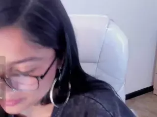 ivynaugthyqueen's Live Sex Cam Show