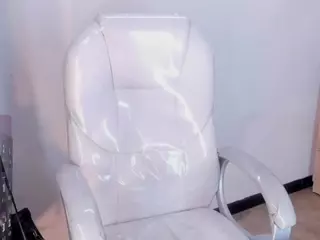 ivynaugthyqueen's Live Sex Cam Show