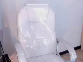 ivynaugthyqueen's Live Sex Cam Show