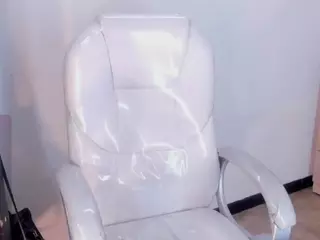 ivynaugthyqueen's Live Sex Cam Show